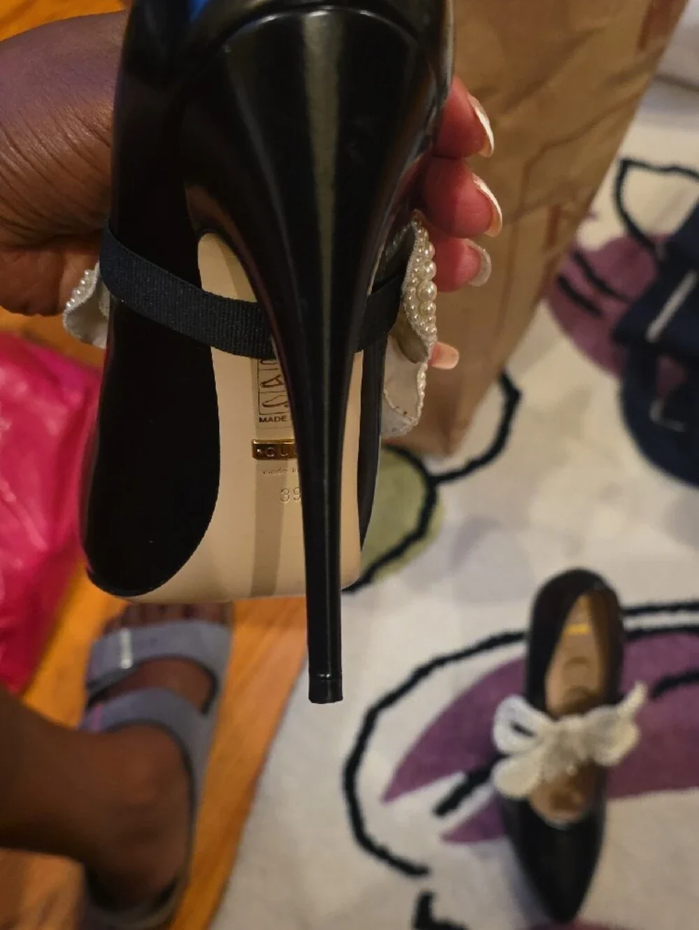 Gucci Black Leather Stiletto Pumps with Pearl Knot Accent